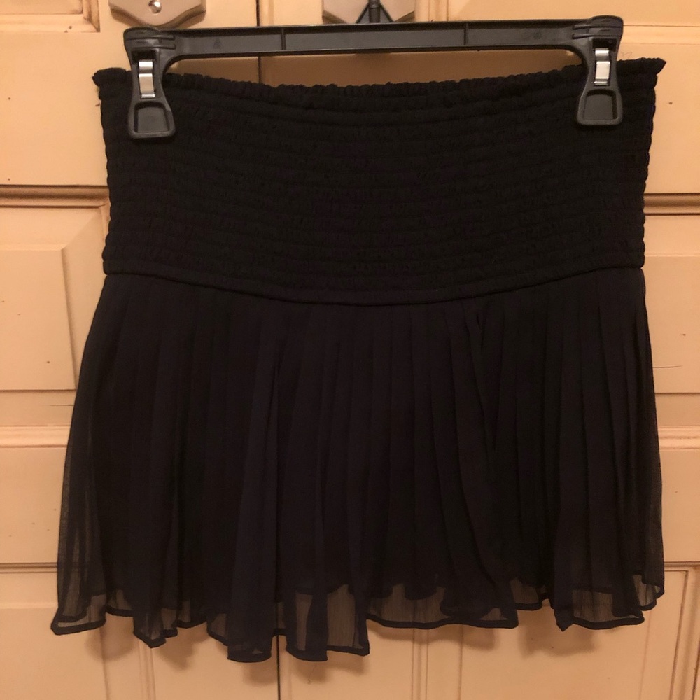 Hardly worn Hollister pleated skirt in size small.